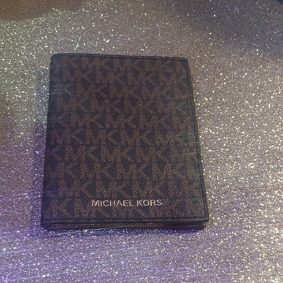 Michael Kors Brown Monogram Card Holder - Picture 1 of 1
